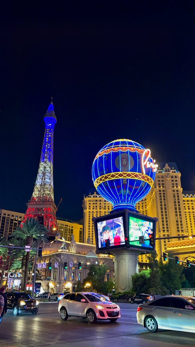 parisrcha's tweet image. las vegas nuit