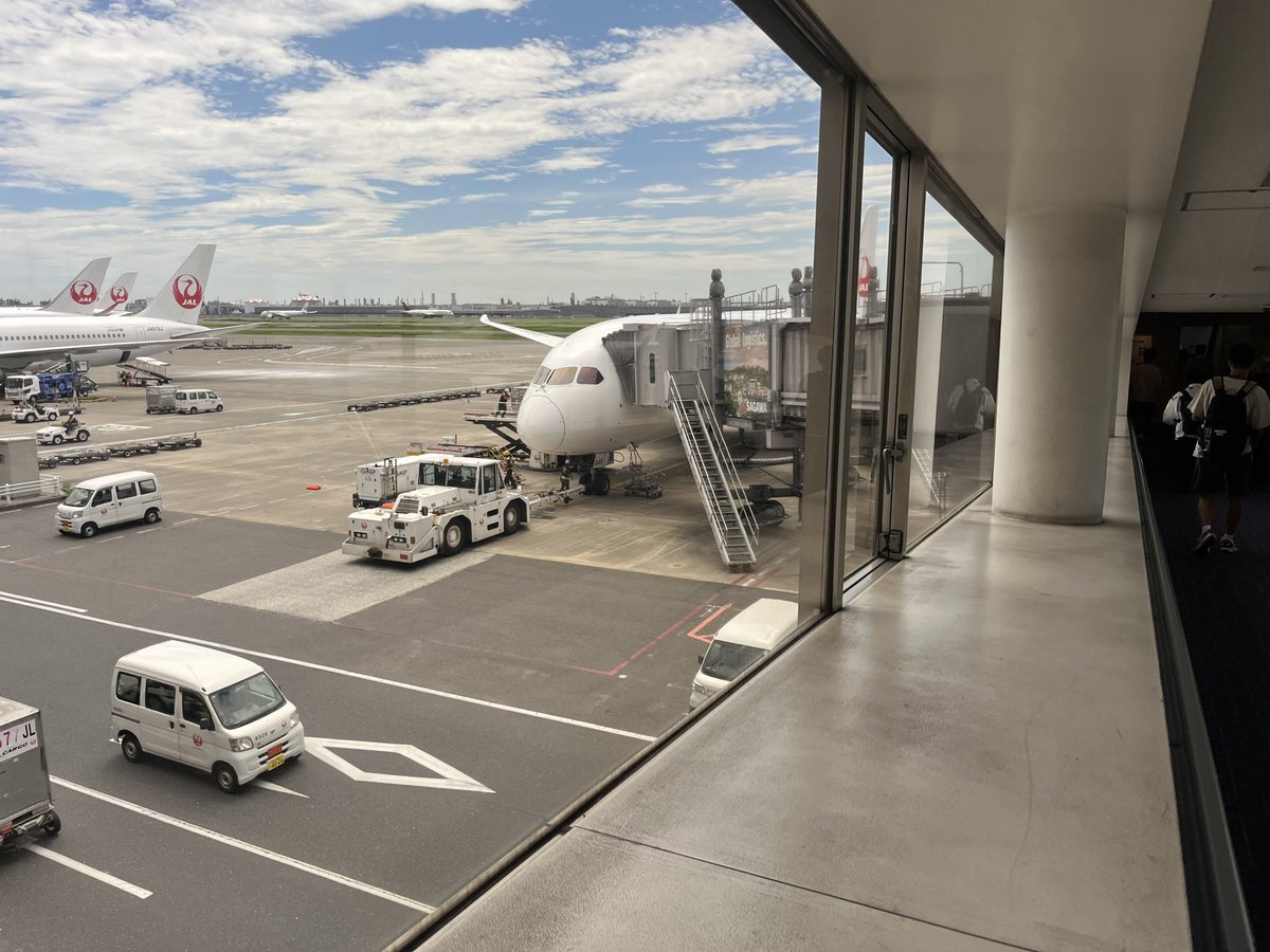 sapporoau301's tweet photo. 787はじめまして https://t.co/FrGaRgTGqf