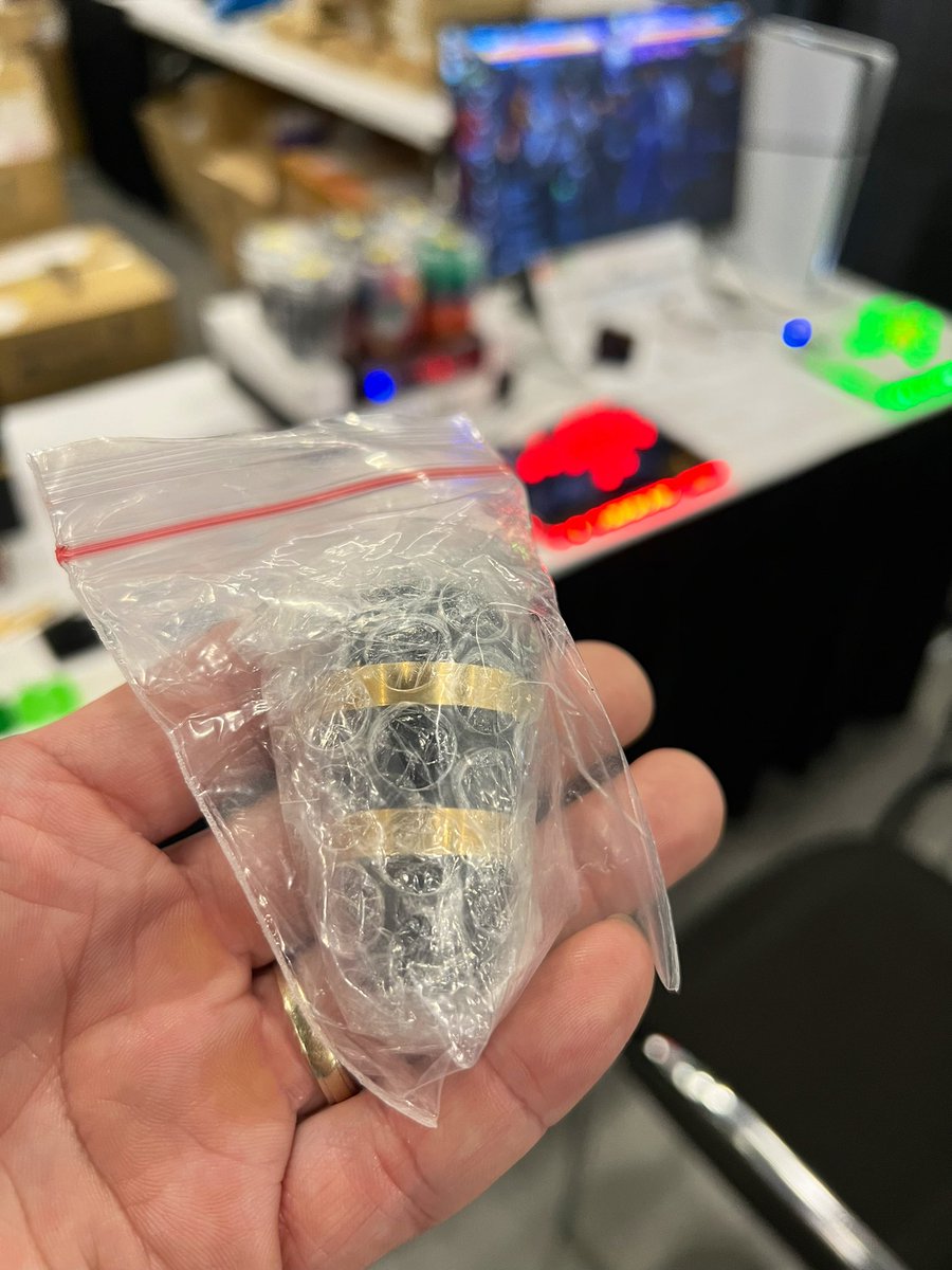 goldenlever's tweet photo. Do you still remember this limited GL handle??, good news Attasa bring few of this and you can get it tomorrow, once sold out this will gone forever. 
Also we bring #VM6 and #VS1R frames and covers, both products are discontinued, so if you need some parts better to get it now now.