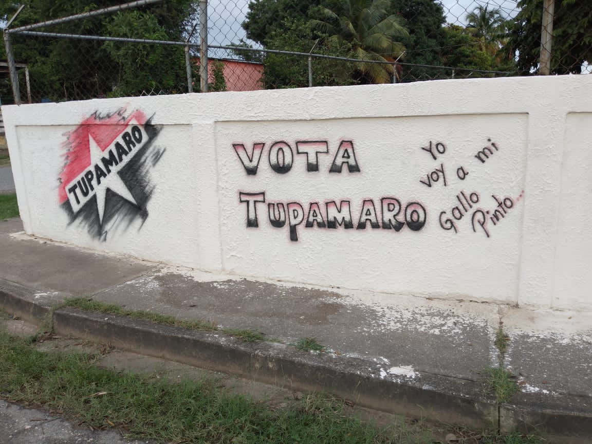 RobinsonGuzmann's tweet photo. Militancia del Mnpio San Rafael de Onoto, realiza pinta de murales en el marco de esta campaña electoral. #PintandoVictoria rumbo al 28 de Julio en respaldo al único candidato @NicolasMaduro.

#VotaTupamaro
#VenezuelaSegura https://t.co/fVwg8fgYgv