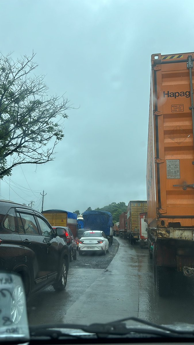 SkaivS's tweet photo. Where in the name of development is Mumbai going!!
Travel time of 1 hrs has gone up to 3 hrs

As citizens we are just losing everything- peace of mind, natural beauty, hard earned money, time. Let’s not go about talking the sick who travels to work daily. https://t.co/p3RMYOlHt2