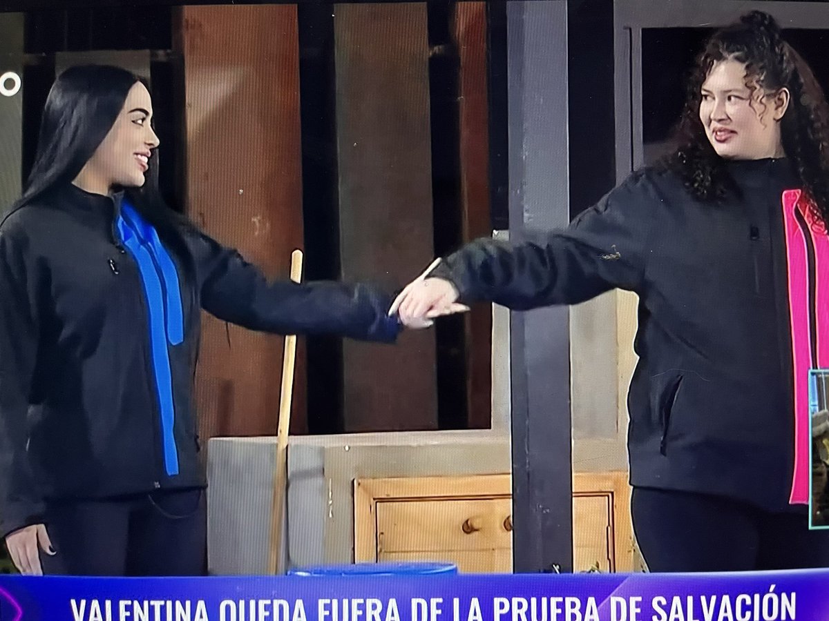 valleyxfthedxll's tweet photo. No se preocupen reinas, desde acá las salvamos 🫰🏼 #GranHermanoCHV #GranHermanoChile https://t.co/HkQv1VU1QB
