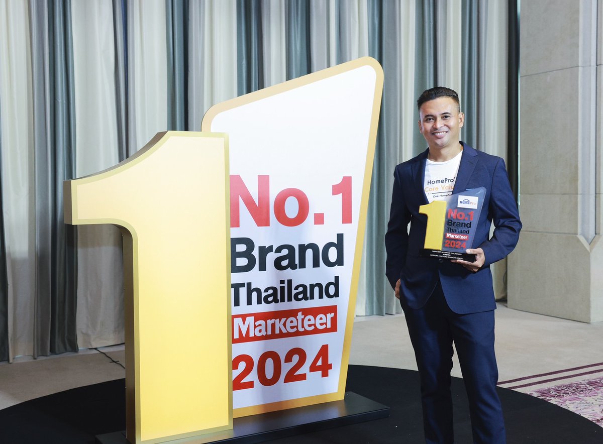 HomePro_TH's tweet photo. โฮมโปร ค้าปลีกสินค้าและบริการเรื่องบ้าน รับรางวัล Marketeer No.1 Brand Thailand 2024 🏆 ในหมวด #แพลตฟอร์มศูนย์รวมช่าง ที่ได้รับความนิยมสูงสุด (ทั่วประเทศ)

โดยคุณธีรพล รอดเฉื่อย ผู้จัดการทั่วไป สายบริหารการจัดส่งและติดตั้ง ผู้แทนจากบริษัท ขึ้นรับรางวัลฯ

#ช่างคุณภาพ #ไม่ทิ้งงาน https://t.co/Z9MF9coYoW