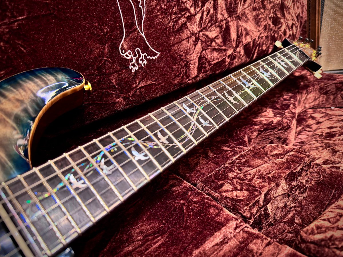 ishibashichamz's tweet photo. 【#PRSフロア】
New Arrival...!!
Private Stock Brazilian #5766 Custom 24 Turquoise Smoked Burst
とても素晴らしい個体が中古で入荷しました。商品ページは近日公開予定です。お問い合わせは御茶ノ水本店 PRSフロアまでどうぞ。
#GETITPRS #PRS #PrivateStock #Custom24 #BrazilianRosewood https://t.co/4PmUHcSIXA