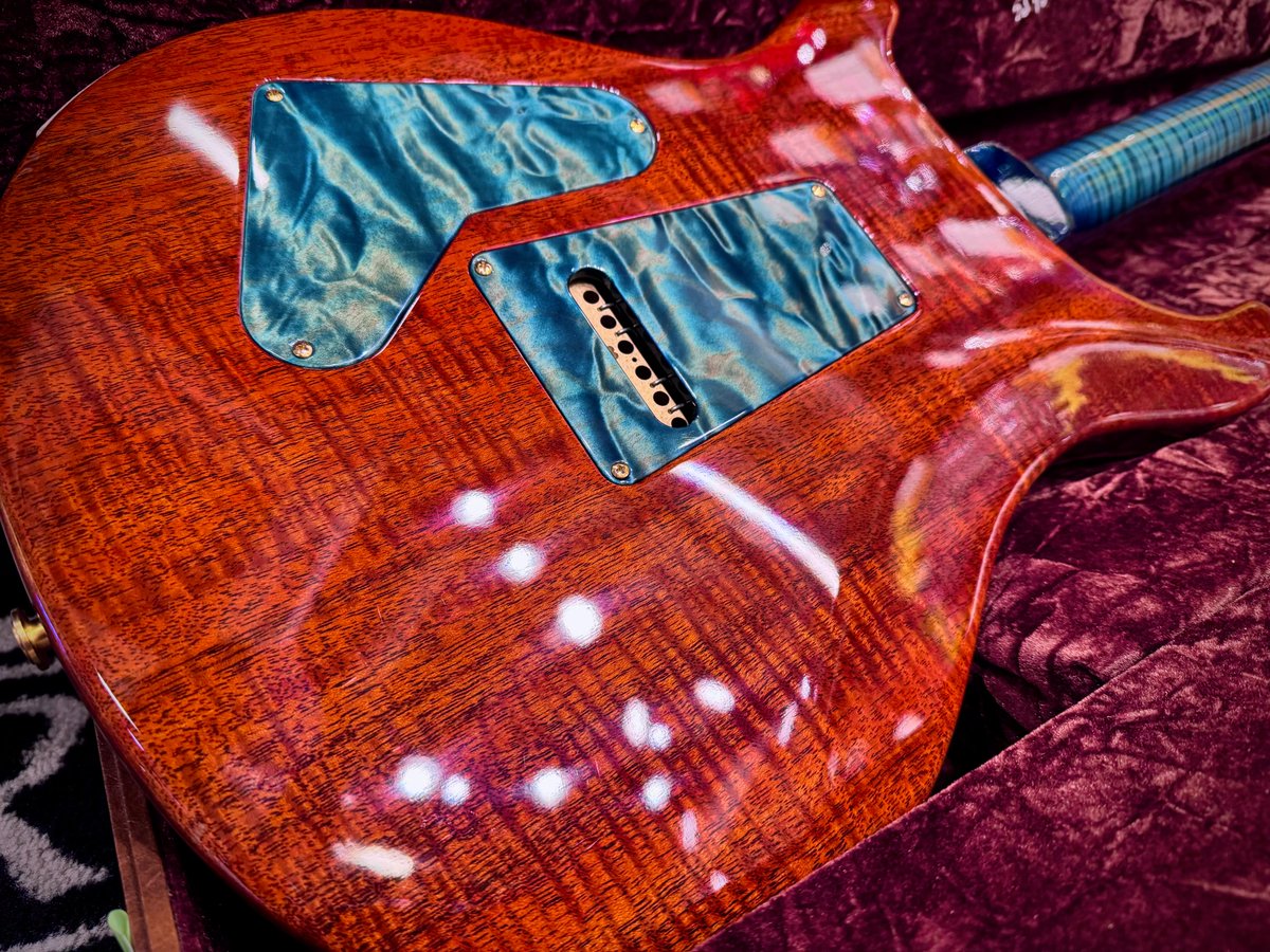 ishibashichamz's tweet photo. 【#PRSフロア】
New Arrival...!!
Private Stock Brazilian #5766 Custom 24 Turquoise Smoked Burst
とても素晴らしい個体が中古で入荷しました。商品ページは近日公開予定です。お問い合わせは御茶ノ水本店 PRSフロアまでどうぞ。
#GETITPRS #PRS #PrivateStock #Custom24 #BrazilianRosewood https://t.co/4PmUHcSIXA