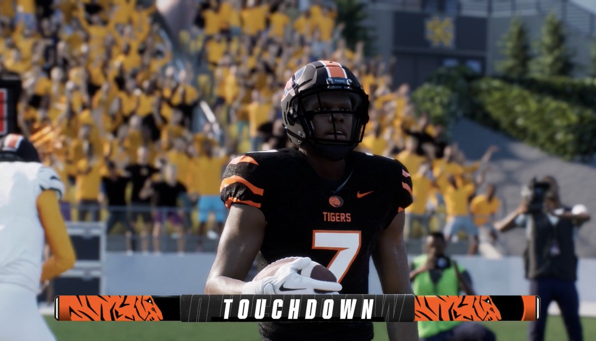davidlewisedits's tweet photo. Had to wait for teambuilder to come out, but I guess @ECUTigersFB is in now in the game. 🫡 https://t.co/Wk15T1yWnS