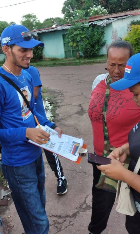 #18Jul En El Escondido 1 se realizó con los misioneros por el cambio de la #UNTGente una visita #CasaXCasa enseñando a los electores cómo votar en la tarjeta de #UNT en apoyo al candidato <a href="/EdmundoGU/">Edmundo González</a> este #28Jul
#SomosUNT
#UNTXVzla
#10DiasParaGanar
<a href="/LiborioGuarulla/">Liborio Guarulla</a>
<a href="/partidoUNT/">Un Nuevo Tiempo</a>