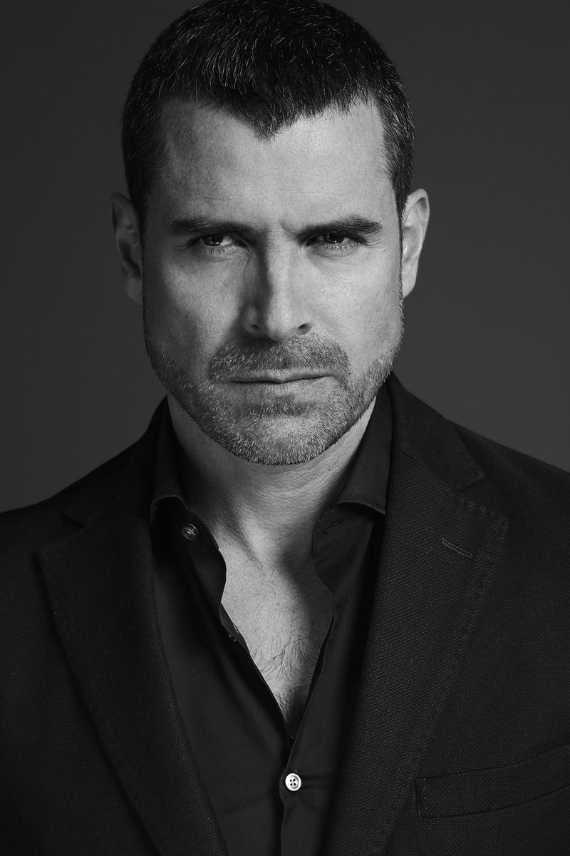 Esos citados están muy adolescentes. Una verdadera mujer sabe que el hombre más lindo de Colombia es Rafael Novoa. Hasta mañana.