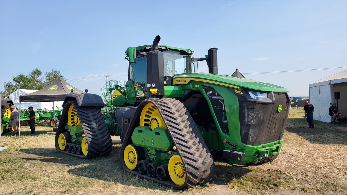 TClowesAg's tweet photo. My first time seeing this new 9RX 830 in person, and all I could think was how the videos didn't do it justice. This thing is masssive. The length, weight, horsepower. There's truly no other tractor in the same category. 

#9rx #JohnDeere https://t.co/EVMPb7werl