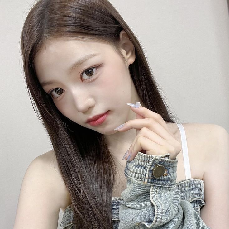 pfp                 vs      the one behind it (real)