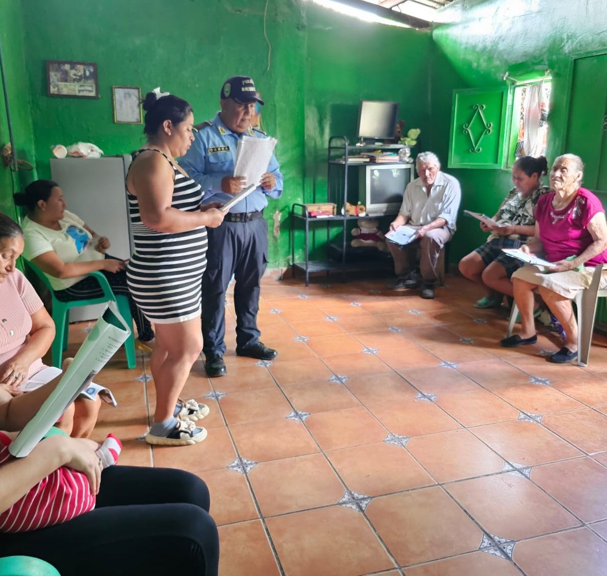GreatH3421's tweet photo. ✨️👧🧑//Nos complace compartir que los Instructores del Programa #GREAT de la #UDEP-14 han llevado a cabo una inspiradora capacitación del "Componente Familias GREAT" en la Colonia San Francisco del municipio de Ocotepeque. 🩵👮‍♂️👮‍♀️

@PoliciaHonduras https://t.co/CmQWVMcpj4