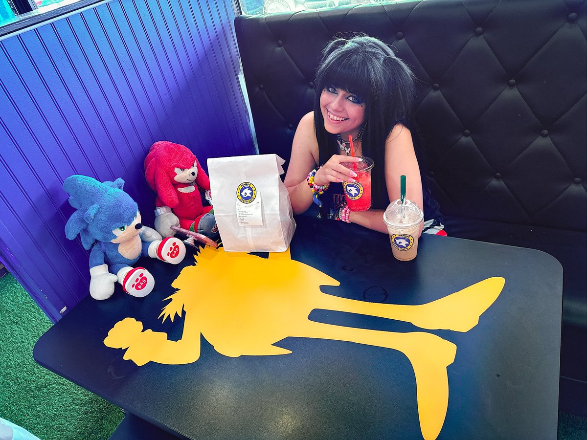 JLilyMaxon's tweet photo. @Rebeckalah @ShadowxTwilight WAAHHH THATS ME 🥺🥹💙❤️🖤 I don’t get on here much so you can follow my tik tok LOL I literally post about Sonic every day 😂😂💦 https://t.co/VRtxDYcw1I https://t.co/xBxpv37YK1