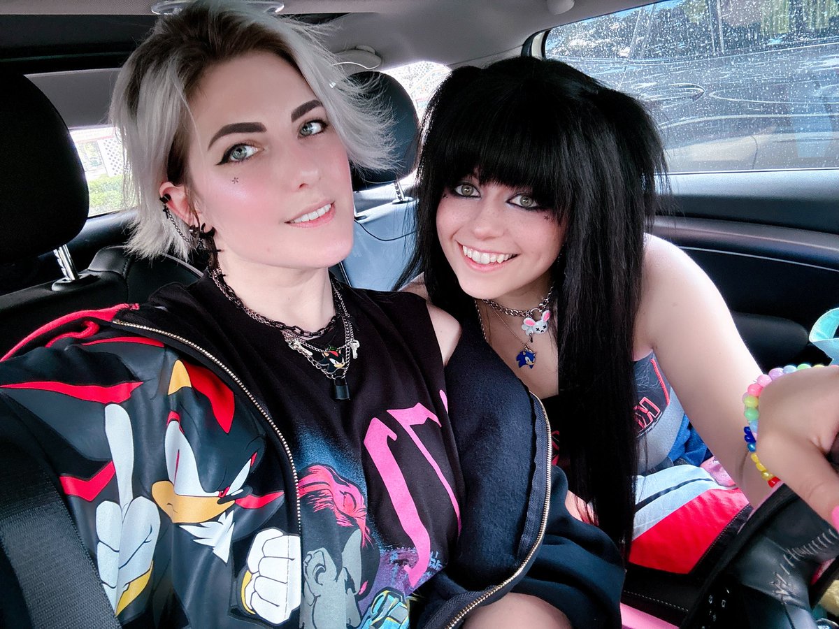 JLilyMaxon's tweet photo. @Rebeckalah @ShadowxTwilight WAAHHH THATS ME 🥺🥹💙❤️🖤 I don’t get on here much so you can follow my tik tok LOL I literally post about Sonic every day 😂😂💦 https://t.co/VRtxDYcw1I https://t.co/xBxpv37YK1