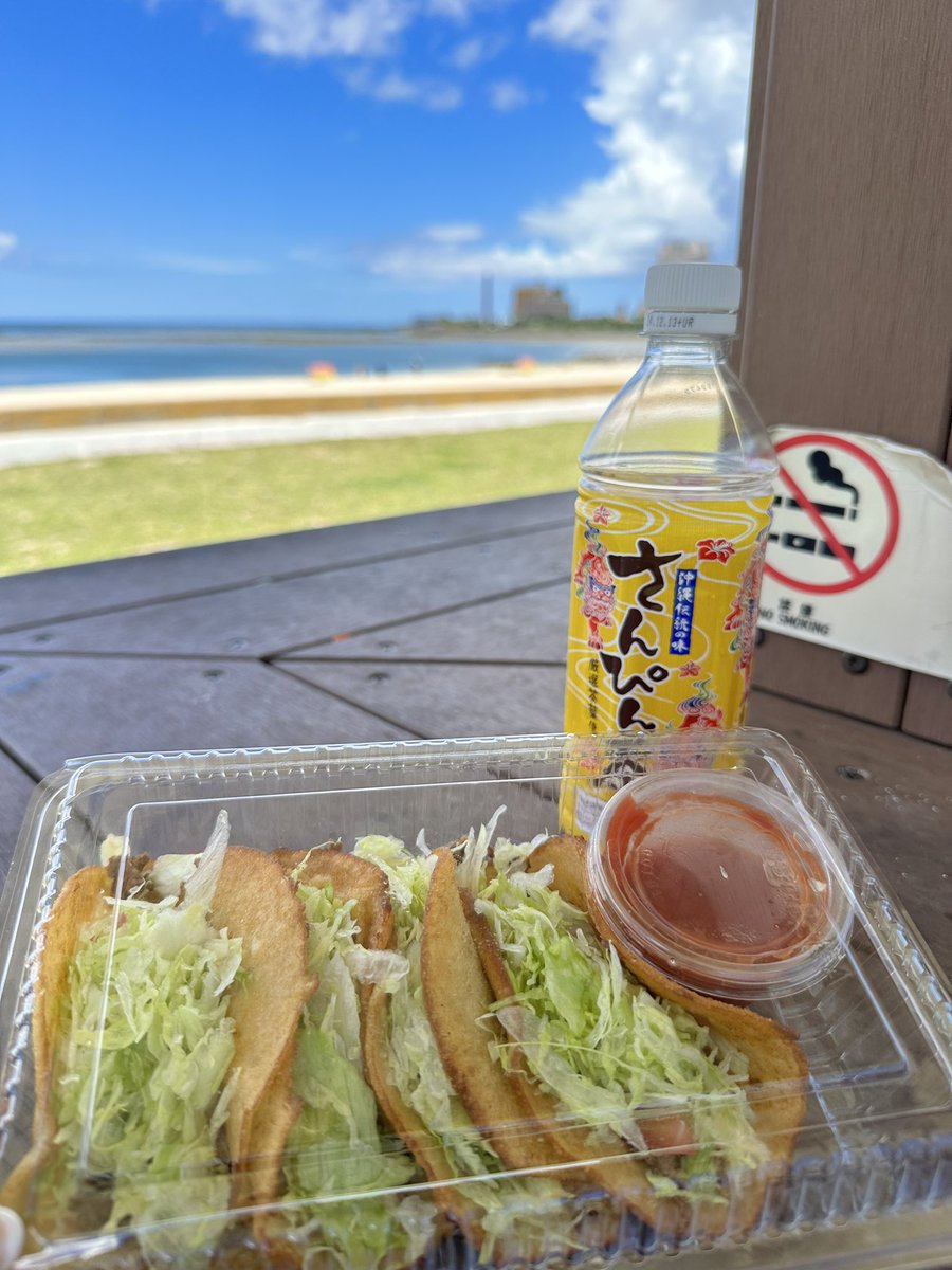 pushup5059's tweet photo. ミーハーっぽい事してみた。
ご存知「メキシコ」のタコス🌮

事前にテイクアウトを電話予約📞で
店内の混雑を回避！

近くの公園で美しい海を眺めながら
ゆっくり頂きまーす😊

#KTMTOUR2024
#るまい https://t.co/NQBNwgPe1e