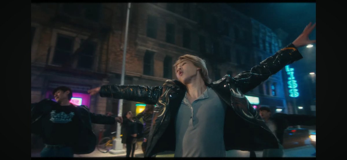 cloverjkgoo's tweet photo. Ele simplesmente ultrapassando mais uma vez por cima DE TUDO que imaginamos.. mostrando MAIS UMA VEZ que não existe LIMITES pra ele, quando o assunto é entregar uma OBRA PRIMA de MV, uma OBRA DE ARTE DE ÁLBUM PORRA.

PARK JIMIN VOCÊ É INEXPLICÁVEL.
MUSE IS COMING
 #Jimin_MUSE https://t.co/iTOdpfNYEZ