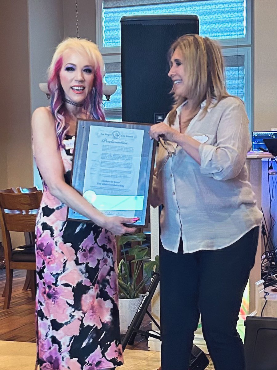 Annie Lobert tweet media