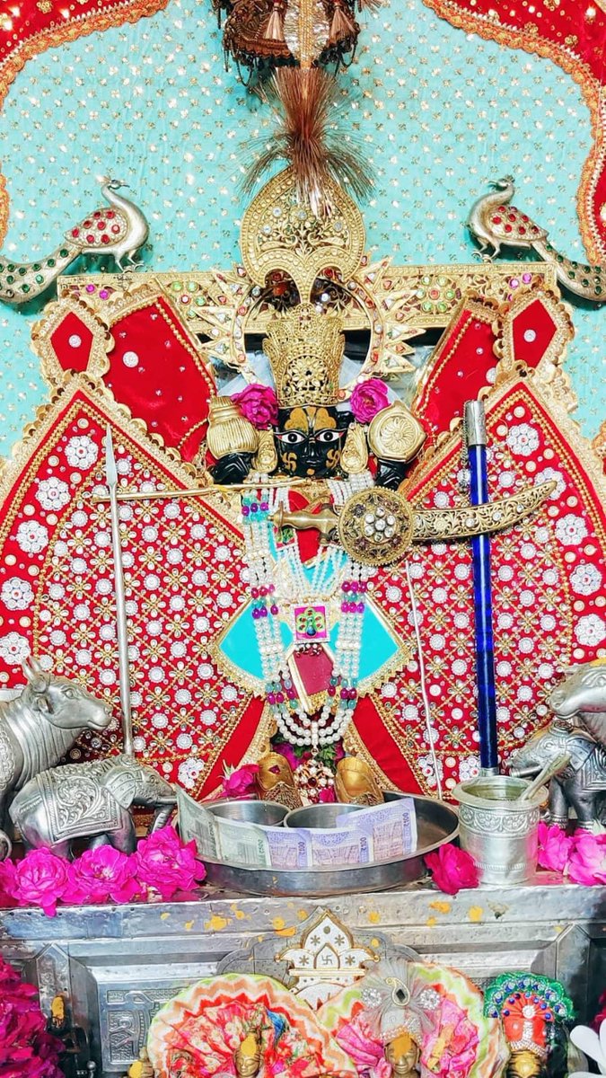 shivlalpatel18's tweet photo. आज़ के दर्शन श्री सावरिया सेठ मंदिर मंडपिया
चित्तौड़गढ़ राजस्थान 🙂‍↔
सांवरे जिन्दगी का मतलब तब तक समझ आया..जब हंसने के लिए भी वजय ढूंढनी पड़ी...आज के दर्शन💖🙌19/07/2024🙏🚩 https://t.co/Vp8ahpJnUk
