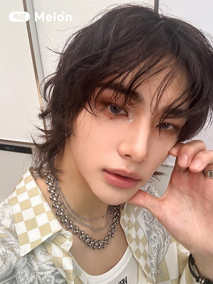 hyunjin pics tweet media