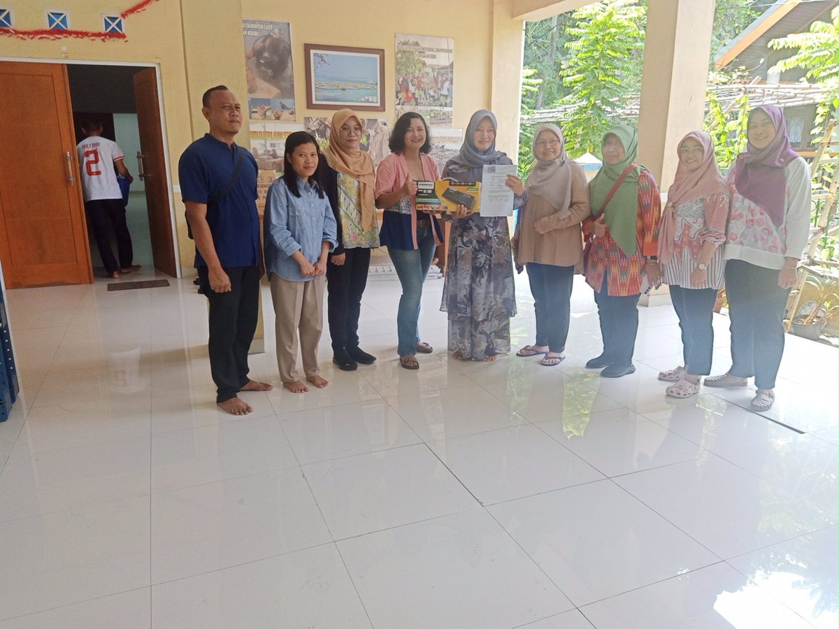 ElyGinting's tweet photo. Jumat (19/7/2024), Ely. S. Ginting, Luhkan Pulau Seribu, Pendampingan Pemberian bantuan Pallet dan Siller kepada Poklahsar  Pantura dan Pantai Selatan Pulau Panggang
#GuhkanSatminkalBogor #Aktivitas #PPBPulauSeribu
@bppsdm_kp
@puslatluhkp
@brpbatpp_bogor https://t.co/Wgm3VoPDCi