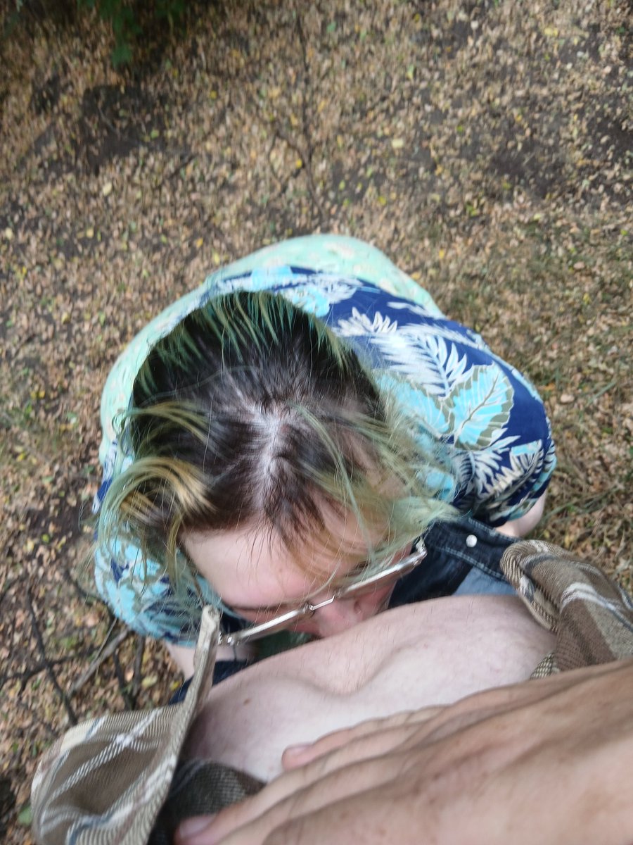 MarchIsTired's tweet photo. i had very busy day with some very dear friends this week, so glad to be able to cross another thing off my bucket list ;) @HartBreakingDad 
#publicsmut #nsfwtwtًً  #polishgirl #blow #goodwalkspoiled #poly #swinger #beachday https://t.co/yAyRfaoAT1