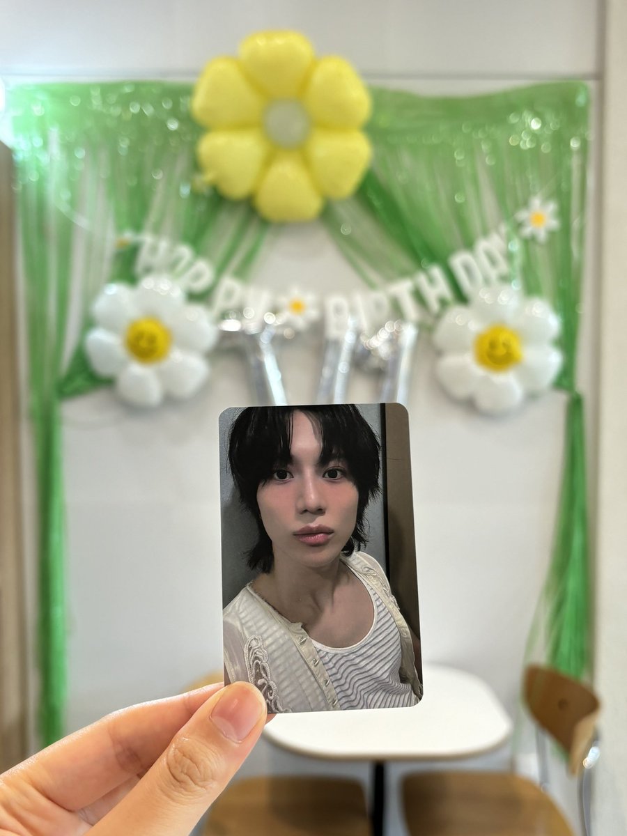 haerongss's tweet photo. #이_순간도_태민이를_더_바라고_있잖아
#b_day_boy
#태민 
 넘 예쁜 태민이 사진에 잔뜩 둘러싸일수있는 릴프릭님 생카 >_< 
티셔츠가 넘 예뻐서 선착은 늦었지만 택배주문 갈겨씁미다,,, https://t.co/7TyY8Jtqqb