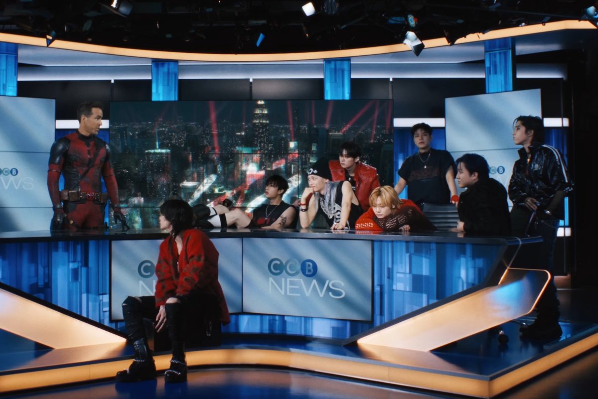 lixminftyam's tweet photo. háblame de exito cuando tu grupo favorito tenga amistad con dos grandes actores cómo son Ryan Reynolds y Hugh jackman pero de q amistad nivel salgan en uno de sus mv a pesar de tener una agenda apretada 

DominATE STRAY KIDS COMEBACK
#ChkChkBoom_DDAY
#ChkChkBoom 
@Stray_Kids https://t.co/0KIvkewqaI