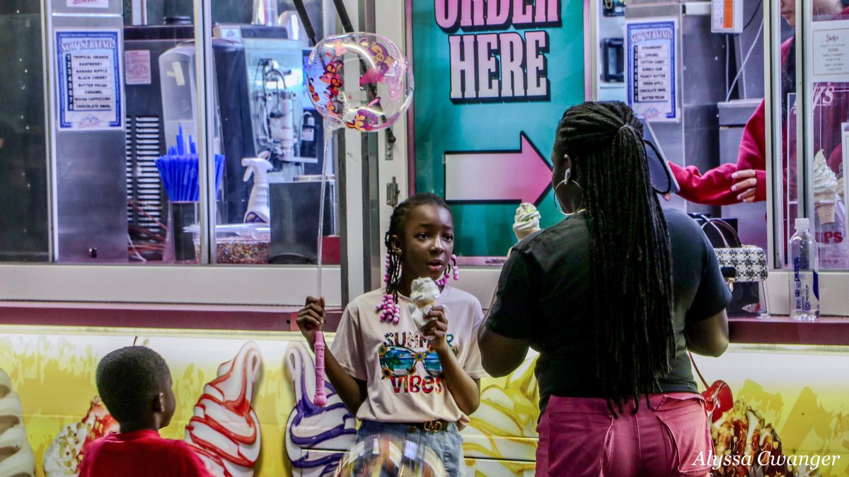 cwanger_alyssa's tweet photo. Summer Vibes tonight at Summerfest at Penn’s Landing and the moon above Center City tonight in Philadelphia! @penns_landing @IBXRiverRink @DelRiverWfront @6abcWeather @CecilyTynan @6abcadamjoseph @visitphilly @ccdphila @PHLVisitorCntr @pyramidclubphl https://t.co/Ove3Emckmg
