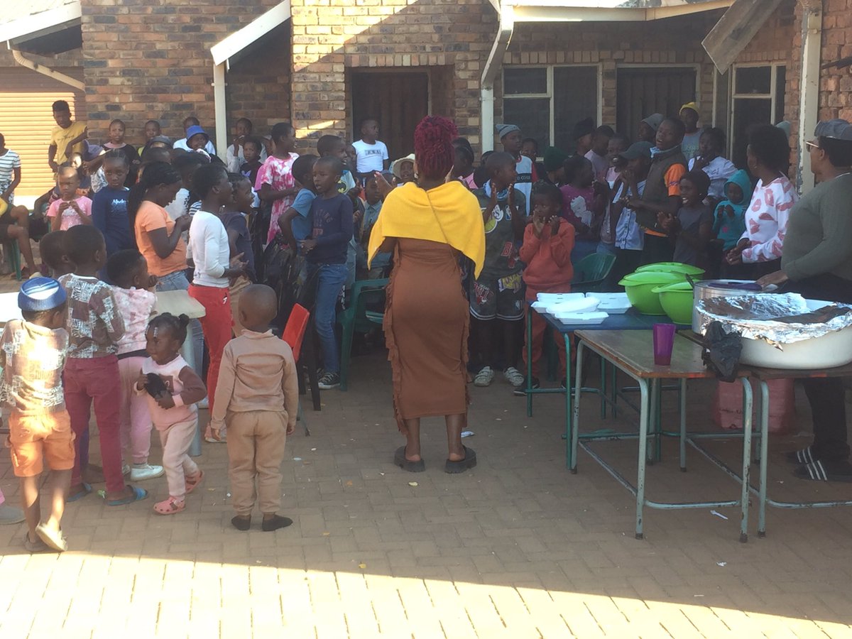 Pule09Feb's tweet photo. Sisonke after-care 67 minutes 
Managed to make difference with 223 learners 🌟👌from the community of Dennilton. All thanks to the community contribution and @BoxerStores Moutse mall . @Yfm @MorningLiveSABC @CapricornFM @Kardie_M @KabeloMohlah02 @Carolinerathabe  @MoutseRadio963 https://t.co/L7UBDaIHD1