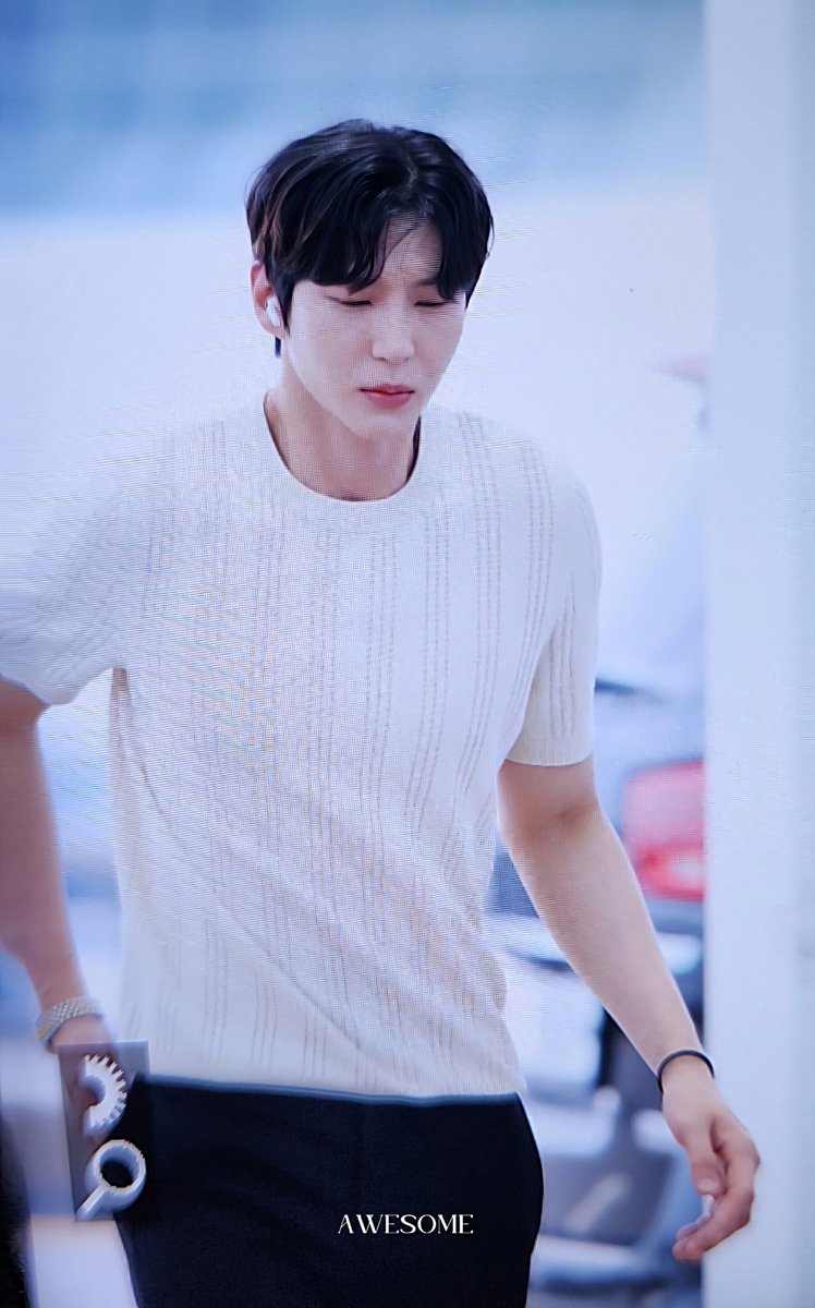 AWESOME_1990's tweet photo. 240719 인천공항 출국 ✈️

한 달 만에 보는 택운이
더 멋있어졌잖아 😭

@JUNGTW_LEO #택운
#빅스 #VIXX #정택운 #LEO https://t.co/jCaJUh4TdB