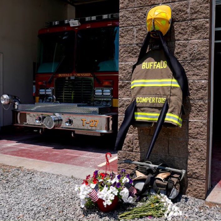 ojosmiel333's tweet photo. @prolibshow @kylegriffin1 It’s his actual uniform that’s been hanging at his fire dept the last few days. Customization for those jackets are maxed to 10 letters, hence the missing A. Mr. Comperatore was fine with it… #verifyinformation https://t.co/RNPu1ah8UQ