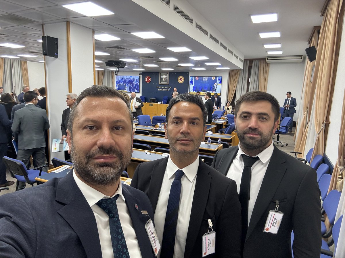 Kenan__Caliskan's tweet photo. AYM'nin iptal ettiği toplu sözleşme ikramiyesi TBMM Plan Bütçe Komisyonunda kabul edildi. Memur Sen heyetimize teşekkür ediyoruz. Kamu görevlilerimize hayırlı olsun. https://t.co/KK1D5h51zC