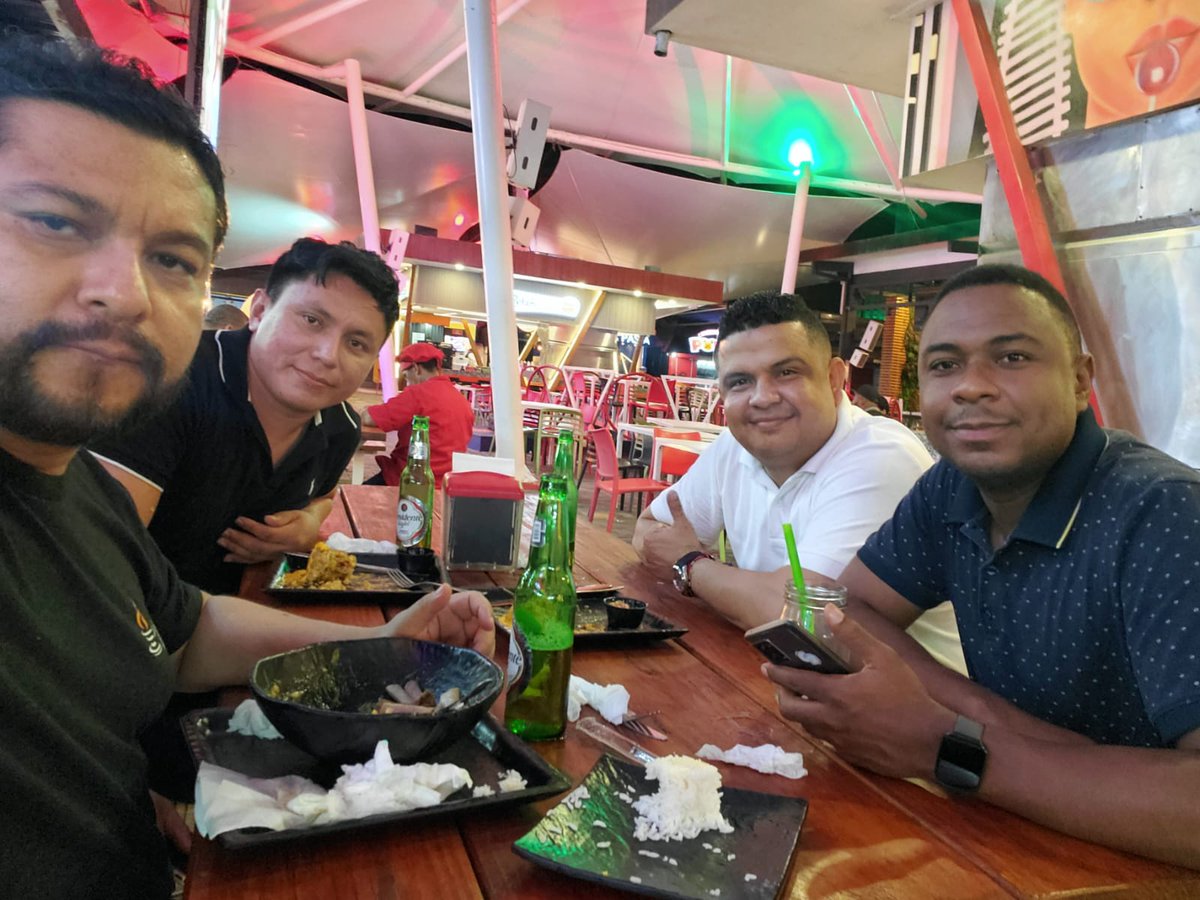 eudriscabrera's tweet image. With our friends from @jugnicaragua and @JUGBAQ at Santiago, Dominican Republic.
#JConfDominicana2024 #java #latamjugs #jugevents