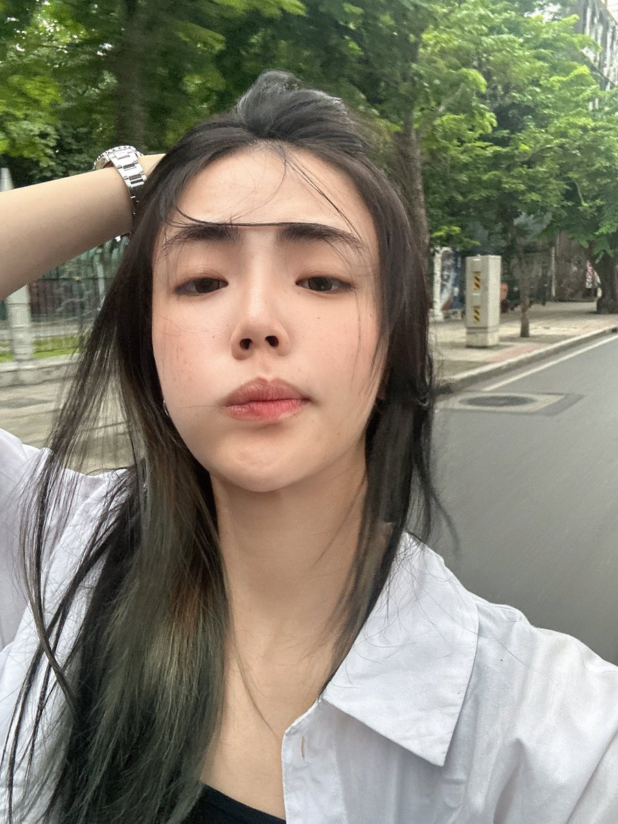 22XPIM_'s tweet photo. รีวิวทำงานเช้าวันนี้ ตื่นตี5 รีบอาบน้ำ หน้าสดไปแต่งหน้าบนรถไฟฟ้า ซื้อหมูปิ้ง5ไม้ บรรยากาศเช้าที่ไม่ได้เจอมานาน ปกติทำงานเลิกเช้า วันนี้เริ่มเช้า ไม่ชิน55525252555555
#22xpim https://t.co/MZqs28dcqy