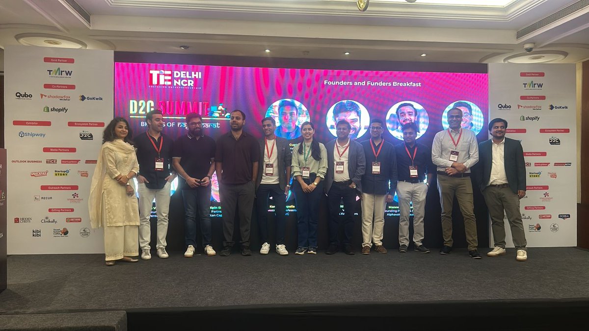 TiEDelhi's tweet photo. 🚀Live from #D2CSummit : An energetic group picture marks the start of investing journey. In picture our esteemed investors ready to support the budding entrepreneurs in their visionary journey of startups. #TiEDelhiNCR #D2CSummit @U_pasana @poulastyadutta https://t.co/ktg48AVYOt