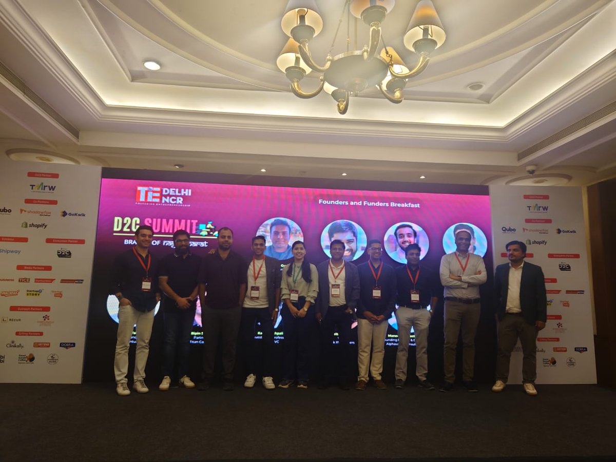 TiEDelhi's tweet photo. 🚀Live from #D2CSummit : An energetic group picture marks the start of investing journey. In picture our esteemed investors ready to support the budding entrepreneurs in their visionary journey of startups. #TiEDelhiNCR #D2CSummit @U_pasana @poulastyadutta https://t.co/ktg48AVYOt