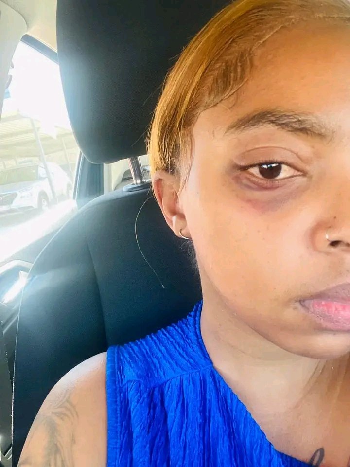 MDNnewss's tweet photo. The woman who accused The Wife actor Sipho Ndlovu of assaulting her, Thandeka Mhlanga, has been arrested. 

According to Zimoja, Thandeka Mhlanga, aged 33 and originally from Ntuzuma in KwaZulu Natal but currently residing in Fourways, alleged that the actor assaulted her when she discovered him with another woman. In a twist of events, Sipho Ndlovu has filed three cases against Thandeka at the Douglasdale Police Station and she is currently in police custody, set to appear in court tomorrow. Thandeka had accused Sipho of hitting her and then closing a gate on her on Saturday night. 

However, Sipho, speaking to Zimoja, vehemently denied the assault allegations, suggesting that Thandeka was expressing resentment after their relationship ended. Initially, Thandeka had claimed to have filed an assault charge against Sipho and was awaiting the case number from the Cosmo Police Station.

Sipho Ndlovu has stated that he has evidence to prove his innocence. He asserts that he has never laid hands on a woman and describes Thandeka as a scorned woman who initiated a confrontation with him after their relationship ended. 

According to Sipho, Thandeka threatened to ruin his public image, prompting him to take steps to protect his reputation as an artist. Despite not wanting the situation to escalate, Sipho views this as an opportunity to demonstrate his innocence. He also issues a warning to women who seek to tarnish the reputation of men after the end of a relationship.