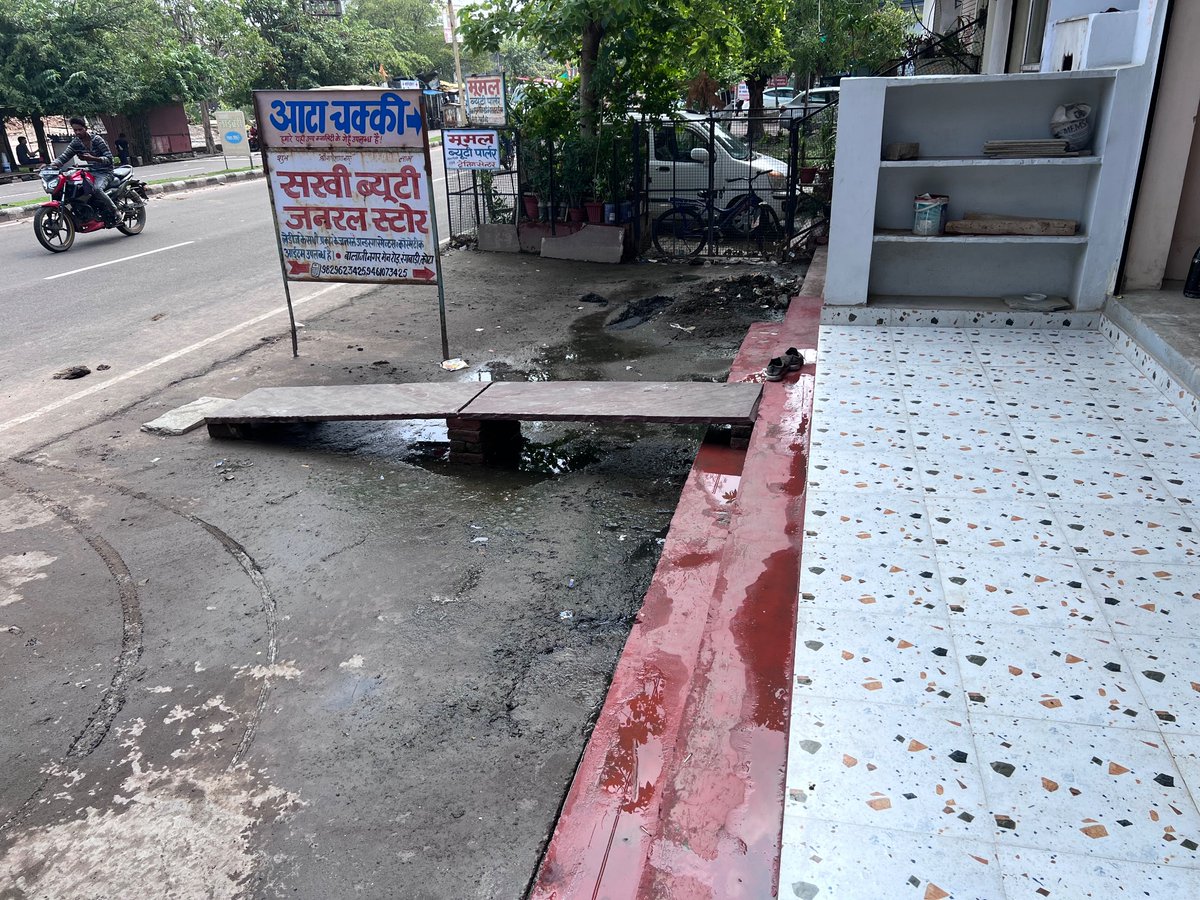 PankajM84708693's tweet photo. @CorpKota 
This is condition of near by road in Balaji nagar main road. There is no permanent solution for that. Near by people suffering from different cause of diseases. This is smart city ?????? https://t.co/Pq9IA0aYip