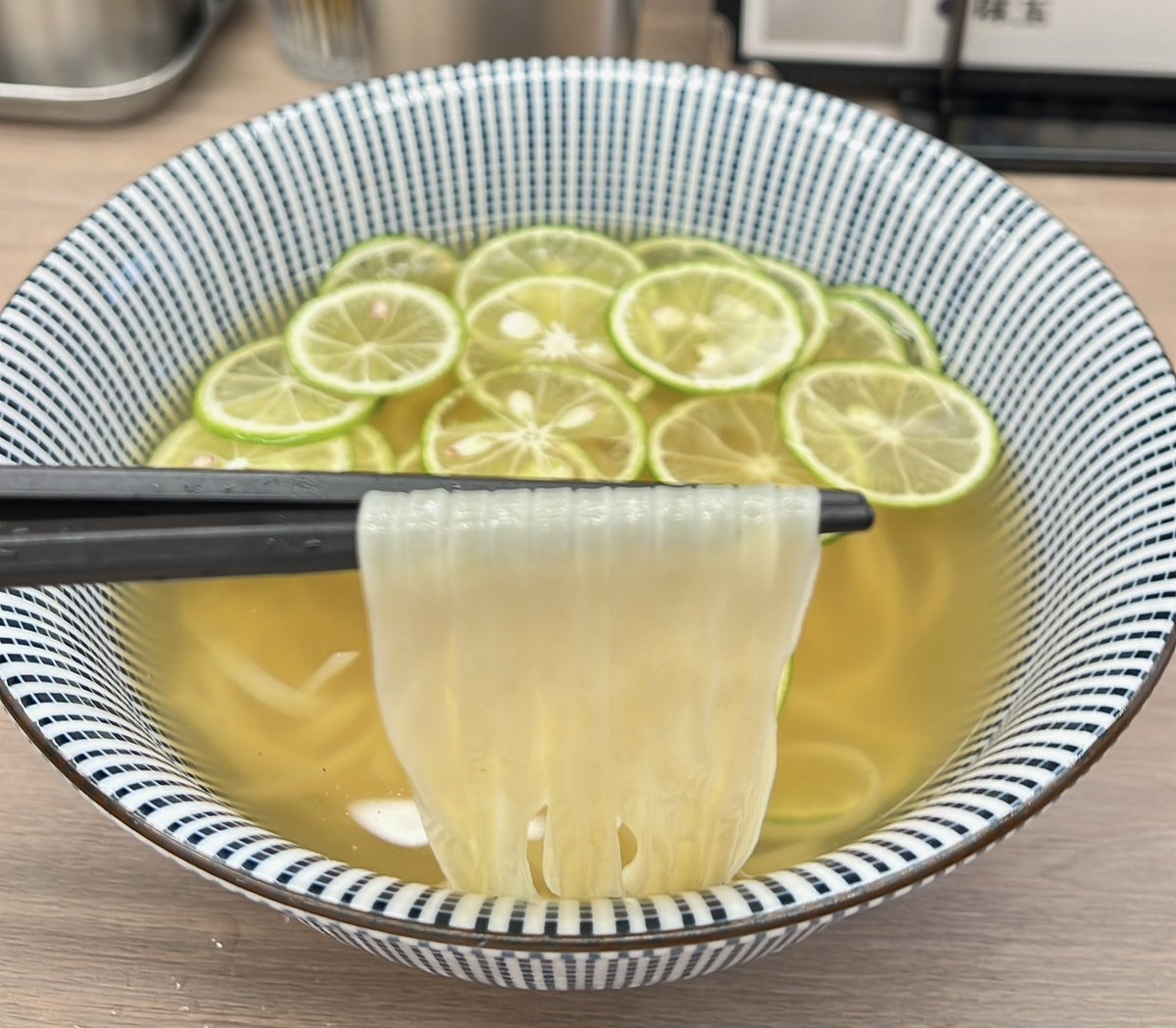 mendokisyuki123's tweet photo. いつも麺時しゅきにご来店頂きありがとうございます。
酢橘冷かけ
冷麺しゅきらしく
しっかり冷やしてお待ちしております。

https://t.co/gS3HOOQUCP https://t.co/OUcAz5dpdL