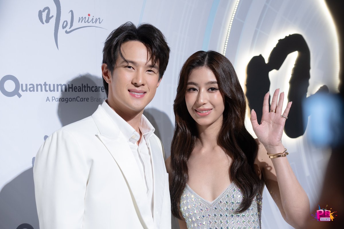 PRSocietyNews's tweet image. ใครคิดถึง คุณชายรณพีร์กับเพียงขวัญบ้างคะ~ เจมส์มาร์ขอควงมิ้นต์-ชาลิดา ร่วมงาน "MIIN Workshop" งานสัมมนาเชิงวิชาการ เผยเทคโนโลยีใหม่สุดล้ำของ "MIIN Laser" นำโดยปรมาจารย์แพทย์ผู้มีผู้มีความรู้ ความเชี่ยวชาญ ด้านการเลเซอร์ชื่อดังระดับประเทศ

#jamesma 
#mint_chalida
#MIINWorkshop