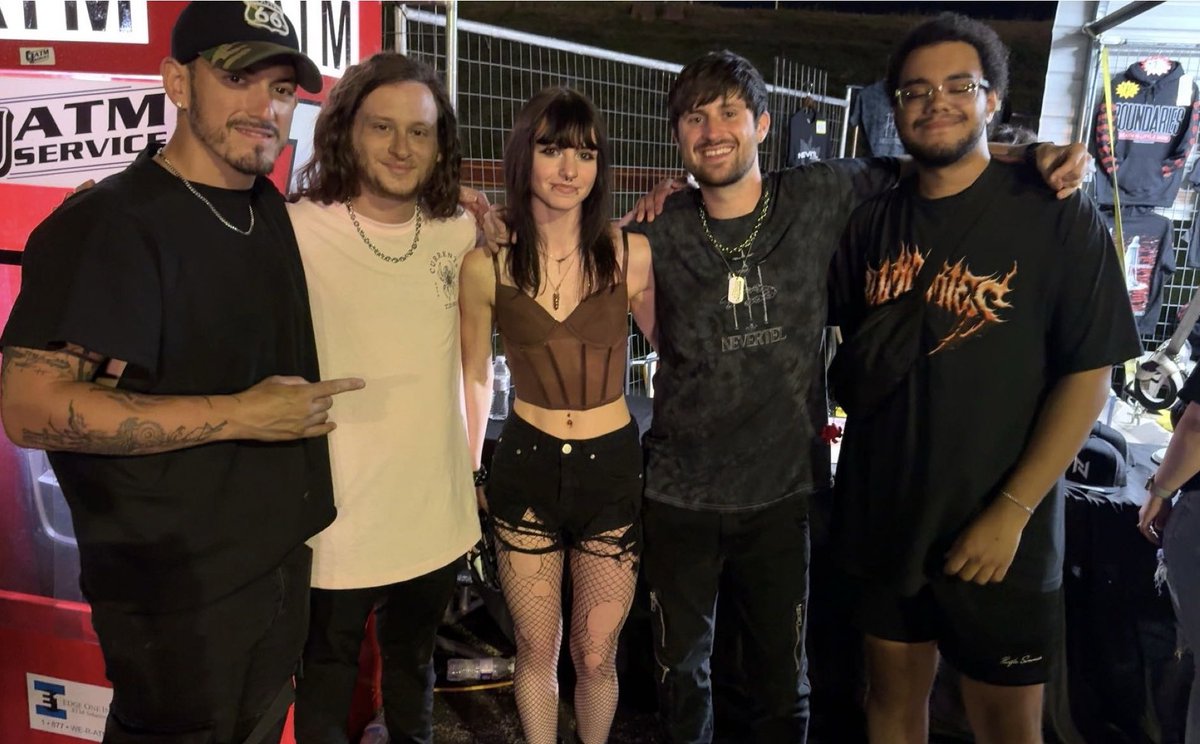 got to meet n chat with <a href="/nevertelUS/">NEVERTEL</a> tn super cool dudes 🤠