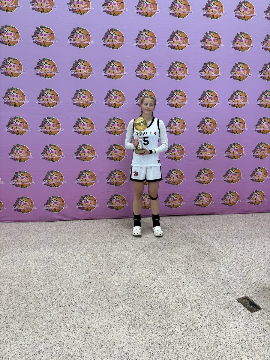 Isabella Monk tweet media