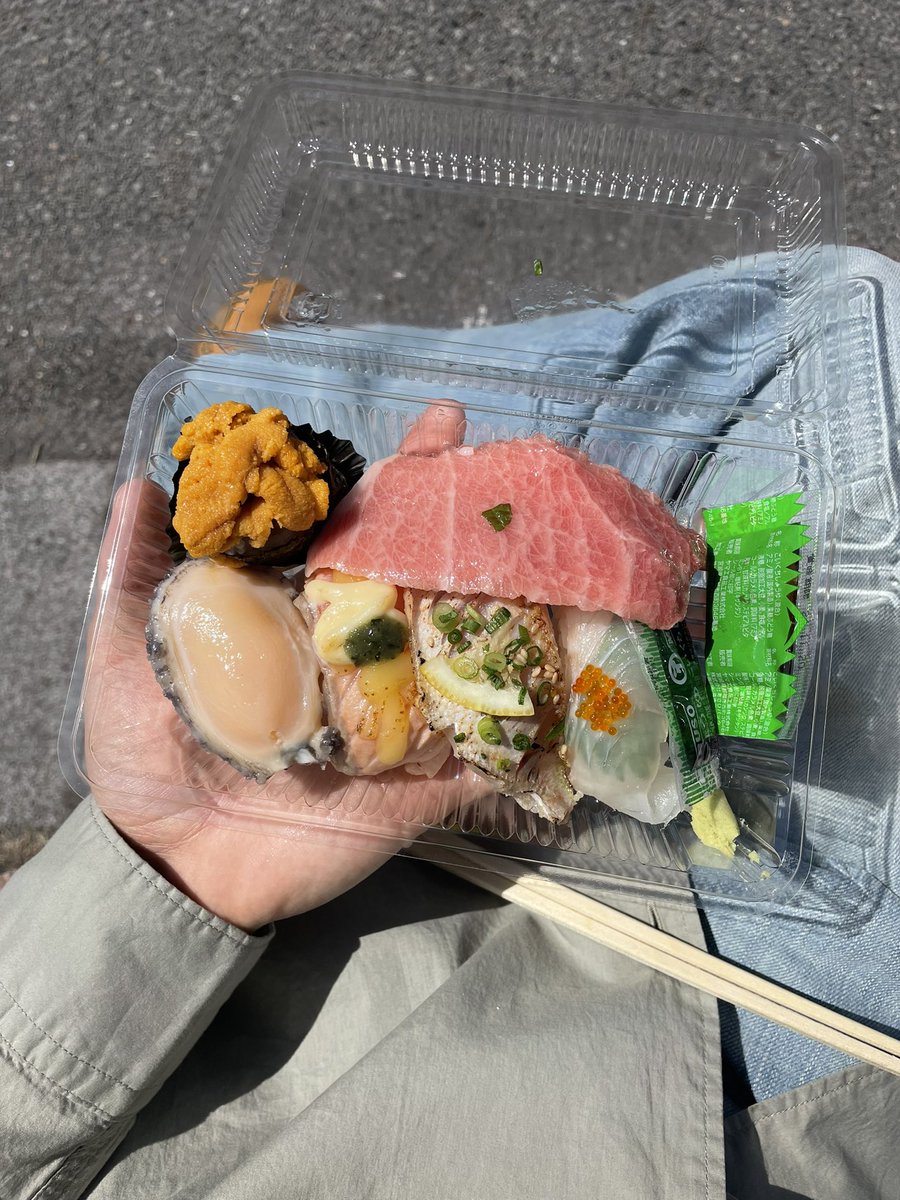 丘で、食べる、俺らはスター