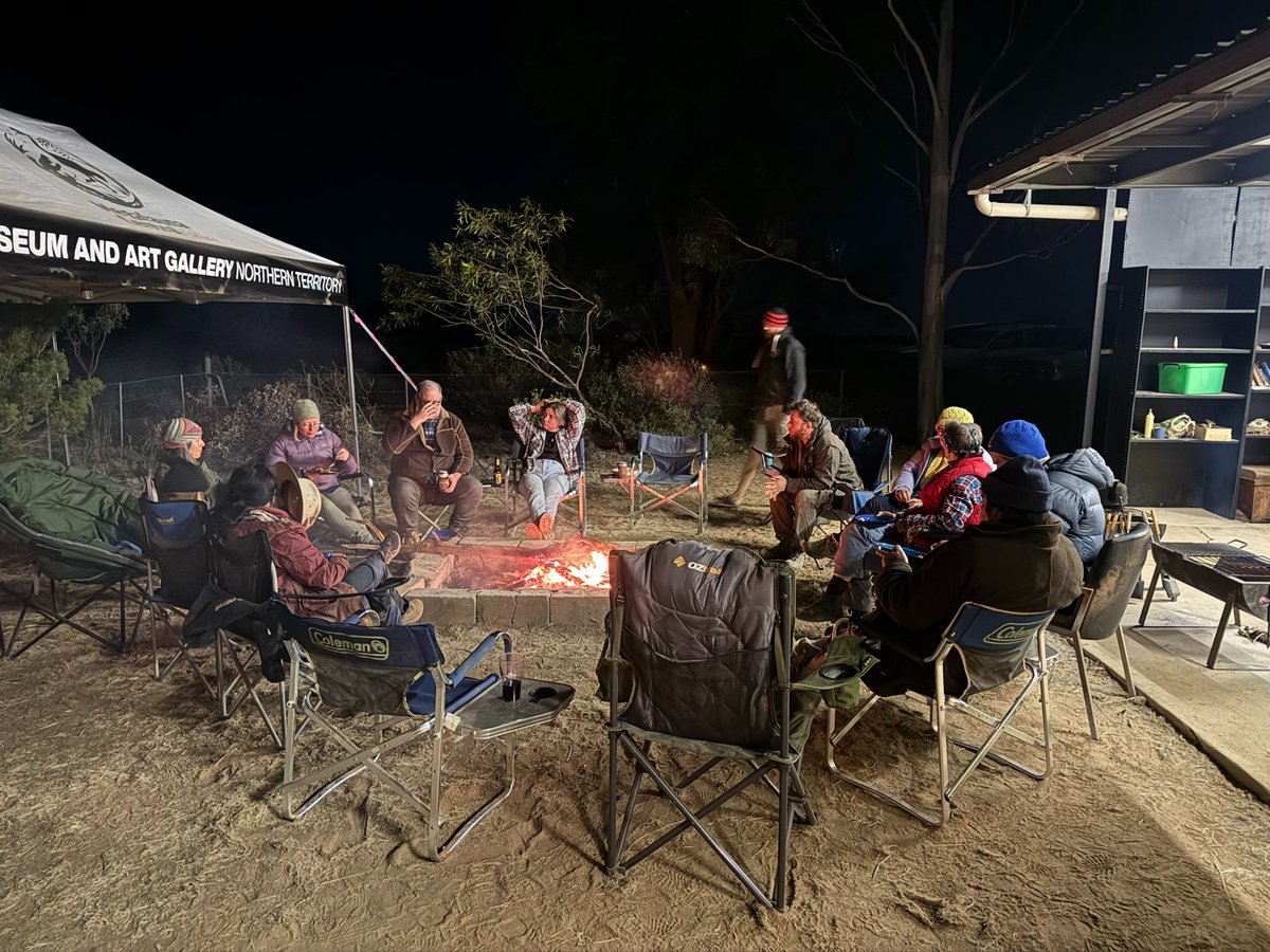 · Camp Life at Alcoota 🦴 Camping at Alcoota may not be glamorous, but the stunning landscapes and thrill of discovering fossils make it all worthwhile! From sunrise coffee to evening fires, life at camp is full of adventure and camaraderie.  #AlcootaExpedition
