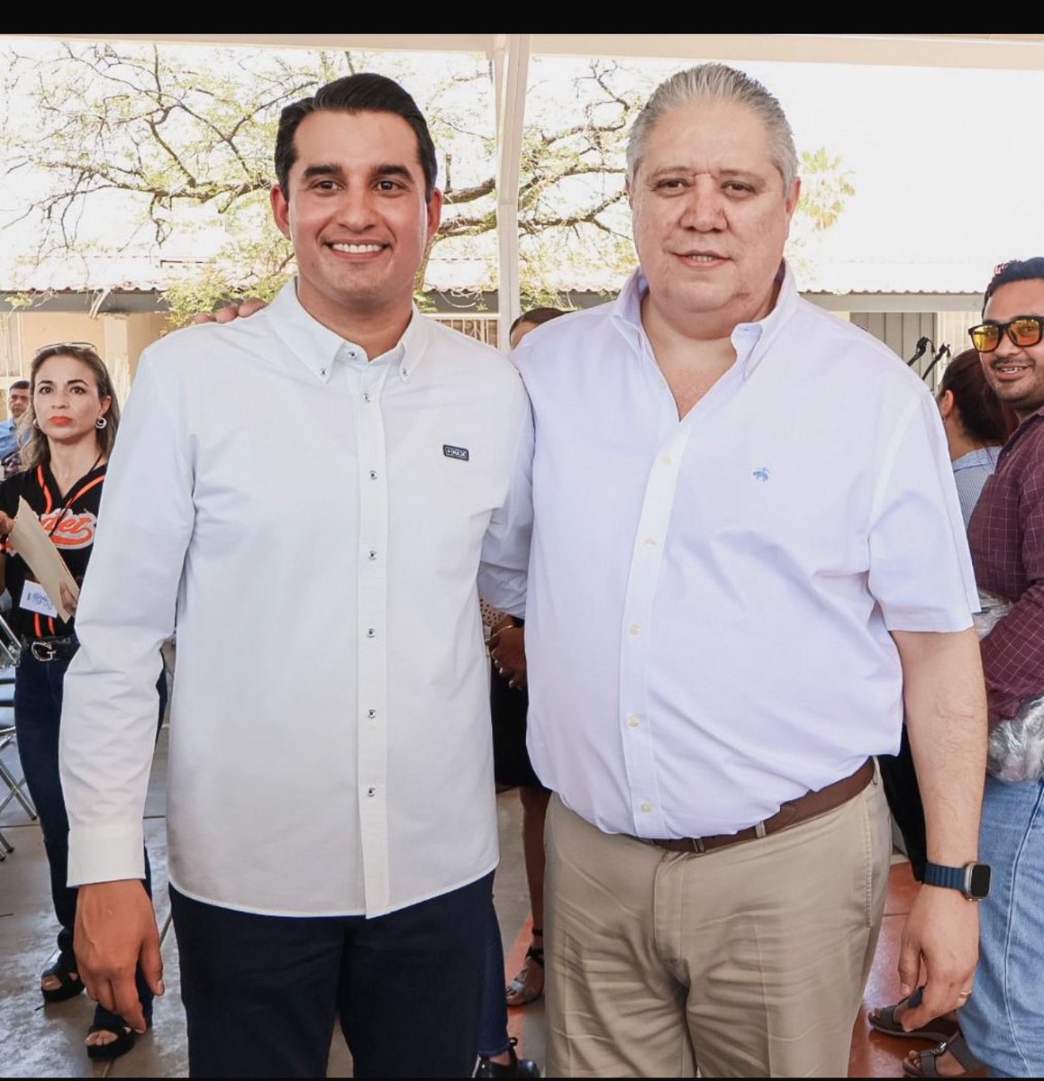 rodrigofh1101's tweet photo. Hoy, el Secretario de Educación y Cultura, @FroylanGamezG, los dirigentes de @SNTE54mx y  SNTE 28 y autoridades de Gobierno, atestiguaron el cumplimiento de Entrega de Uniformes en la escuela primaria “Jaime Torrez Bodet” de Hermosillo https://t.co/ogmg1fAEsD