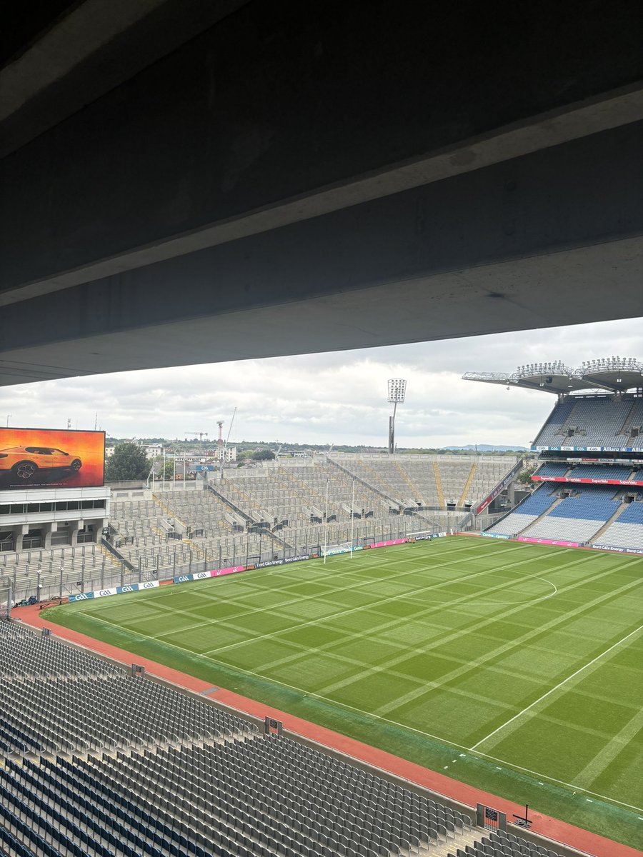 Nice to be lifting abit of silverware in Croke Park! 💙 Delighted to be officially presented the 2023 Presidents Award in Croke Park this week. The Presidents Award is awarded to dealers with outstanding performance in customer experience.