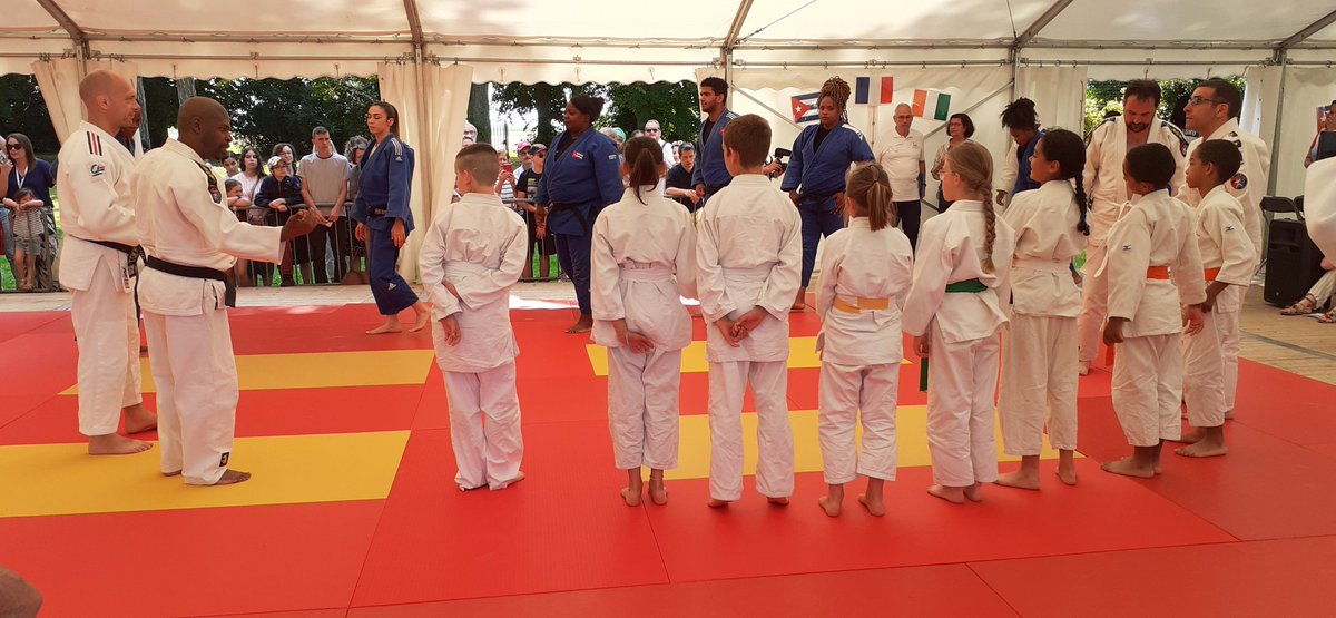 Cérémonie d'accueil des délégations cubaines et ivoiriennes  de judo à Laversines.
Un magnifique moment de partage et d'échange autour des valeurs olympiques. Un grand merci aux athlètes et aux équipes de l'ADSEAO 👏