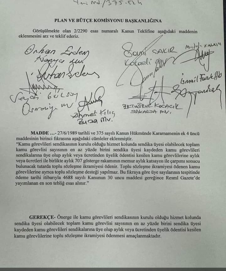 AYM’nin iptal ettiği toplu sözleşme ikramiyesi TBMM Plan Bütçe Komisyonunda kabul edildi. Memur Sen heyetimize teşekkür ediyoruz. Kamu görevlilerimize hayırlı olsun.