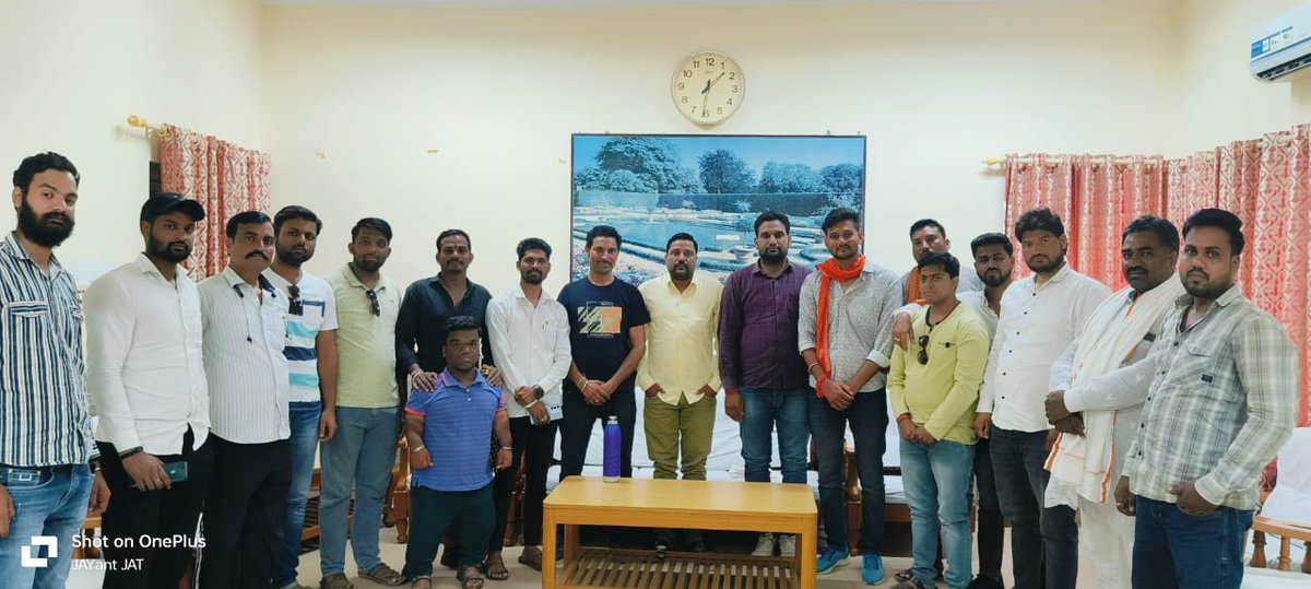 BJYMinRaj's tweet photo. कारगिल विजय दिवस की 25वीं वर्षगाँठ मनाने हेतु युवा मोर्चा प्रदेशाध्यक्ष श्री @AnkitChechiBJP के निर्देश पर बारां जिले की बैठक जिलाध्यक्ष श्री @Rohitnagarbjym और जिला संयोजक श्री बृजेश यदुवंशी के नेतृत्व में आयोजित हुई।बैठक में कार्यकर्ताओं को कार्यकम के निमित्त ज़िम्मेदारी सौंपी। https://t.co/wfft7DRvaw