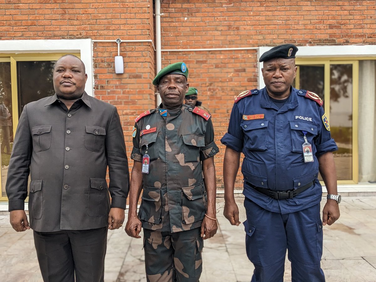 JosephM70510995's tweet photo. Le Prof. @ClaudeNyamugabo à #Goma (NordKivu) pr répondre à l'appel de mobilisation et solidarité lancé par le Command. Suprême, Félix #Tshisekedi. Il a eu un tête-à-tête avec le https://t.co/PVt2LLnhRh Peter #Cirimwami. Le PN du #FPCN est venu l'encourager pr le travail abattu. https://t.co/V4roitqKmv