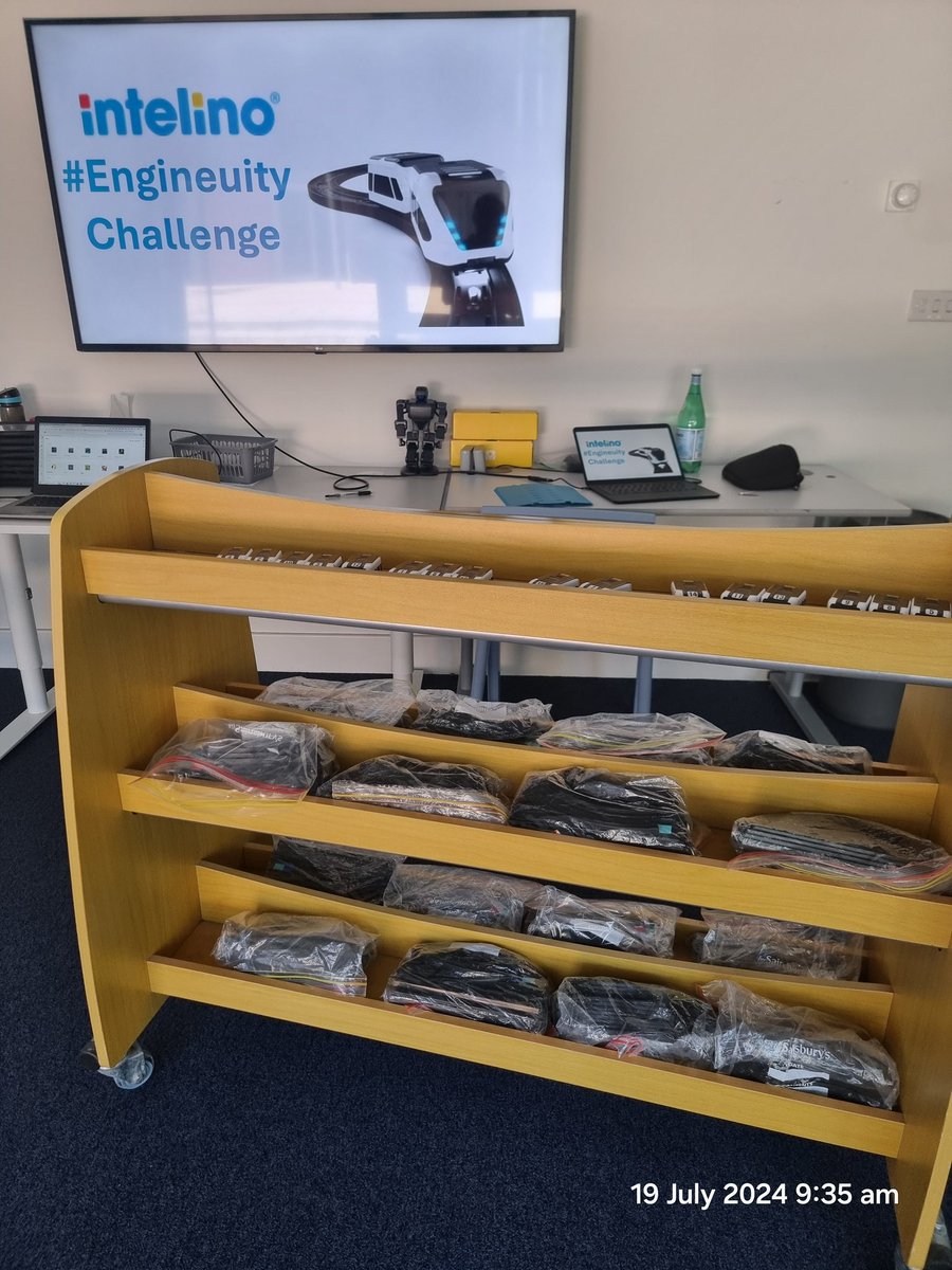 TsuiAllen's tweet photo. A wonderful way to finish my school year. Working with the fantastic @penfoldno1 to present @intelino #EngineuityChallenge workshop. And what a brilliant trolley for giving out the sets of tracks, engines and wagons. https://t.co/EwiFp0EmiO